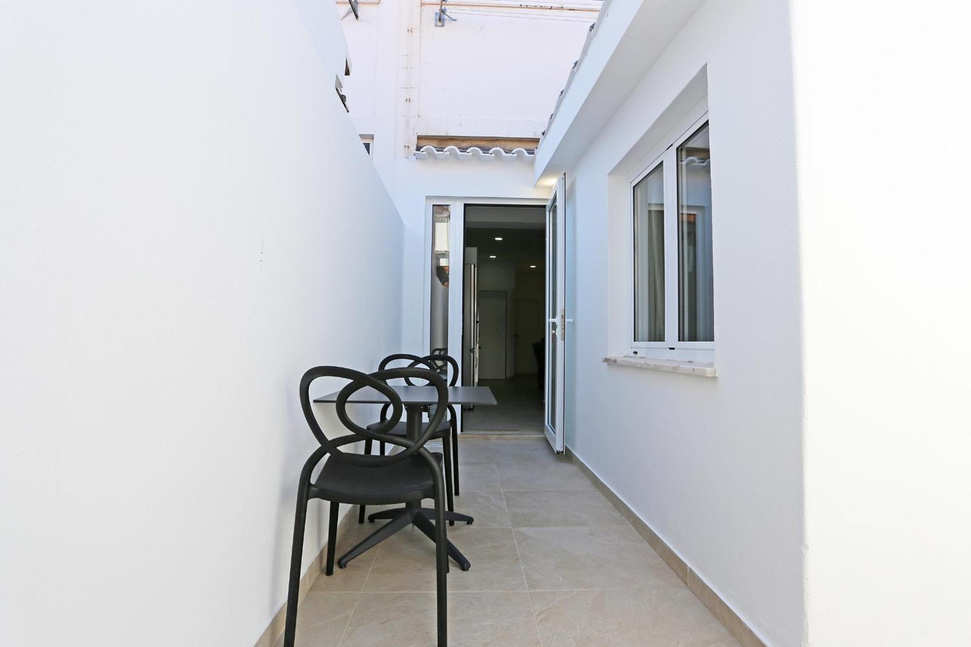 B88 - Mendonca Street
